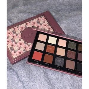 ACE BEAUTÉ Smoky Roses Eyeshadow Palette